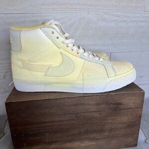 Nike -  DR 9087-700 - Men's size 9.5